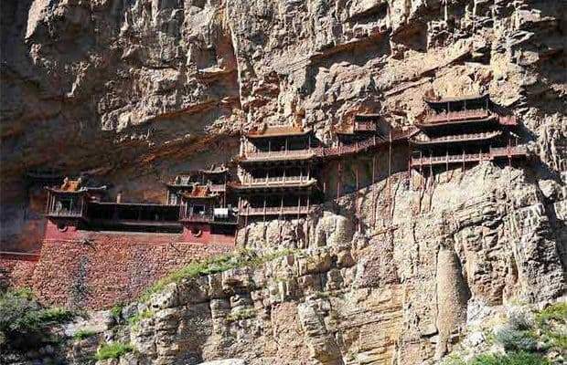 Висячий монастырь в Китае
