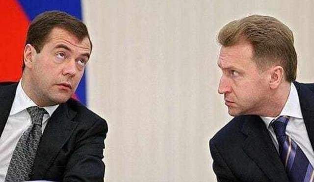 Премьер Дмитрий Медведев и вице-премьер Игорь Шувалов