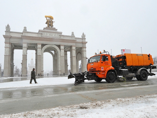 В Москве рекордное тепло сменилось метелью и сугробами (ФОТО, ВИДЕО)