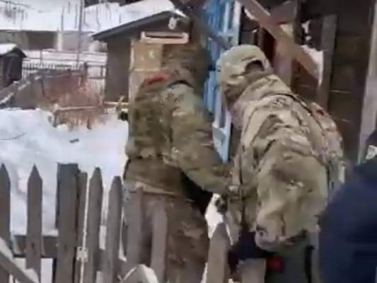 На Сахалине ФСБ задержала двух студентов, планировавших вооруженное нападение на техникум