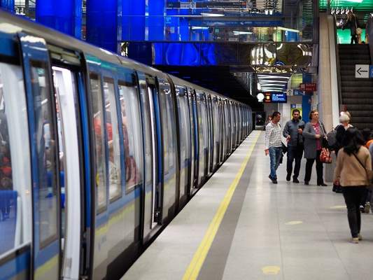В Мюнхене задержали мужчину, лизавшего поверхности в метро. Это такой коронавирусный челлендж (ВИДЕО)