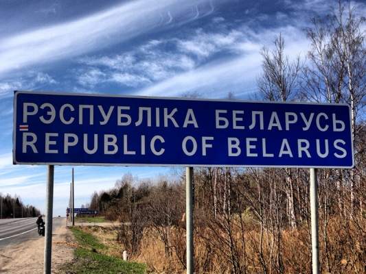 Белоруссия обязала самоизолироваться приезжающих из-за границы. Ранее Лукашенко называл коронавирус "психозом"