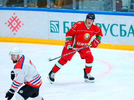Лукашенко-хоккеист: "Лучше умереть стоя, чем жить на коленях"