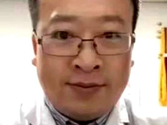 Реабилитирован посмертно: китайские власти сняли выговор с врача, предупреждавшего о вирусе