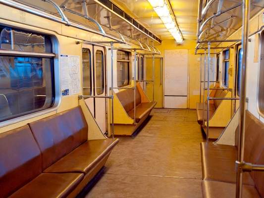 Власти Москвы объявили, что закрывать метро из-за коронавируса не будут, оно будет работать даже без людей