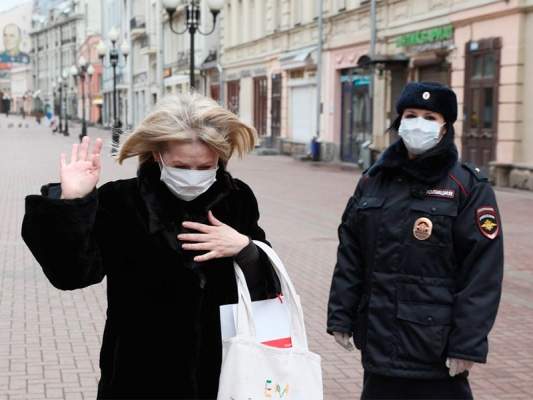 В Москве соблюдение дистанции в 1,5 метра в магазинах и других местах, которые работают в карантин, стало обязательным. За нарушение - штрафы