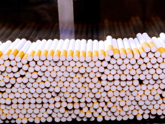Табачные концерны остановили российские фабрики, рынок ждет дефицит сигарет