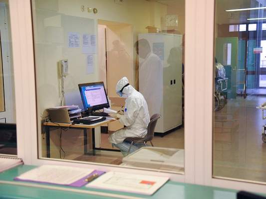 В Москве число умерших пациентов с коронавирусом превысило 100 человек, проследить цепочку заражения уже трудно