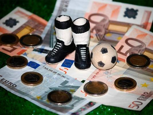 Английские клубы потеряют почти полмиллиарда евро, если сезон будет завершен досрочно