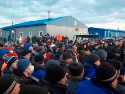 "Держат как свиней": рабочие "Газпрома" в Якутии взбунтовались из-за условий содержания и неясности ситуации с коронавирусом