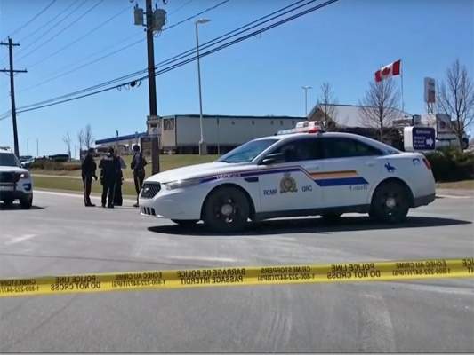 Одна из самых кровавых атак в истории Канады: стрелок в форме полицейского убил 17 человек по неизвестным мотивам (ФОТО)