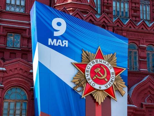 "Интерфакс": В Кремле приняли решение о переносе парада Победы
