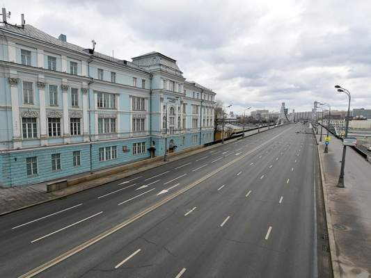 Москву за первые дни "путинских каникул" покинули около миллиона жителей. Правила поездок на машинах все разъясняют по-разному
