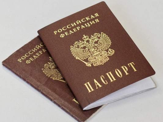 В России автоматически на три месяца продлят срок просроченных паспортов и водительских прав