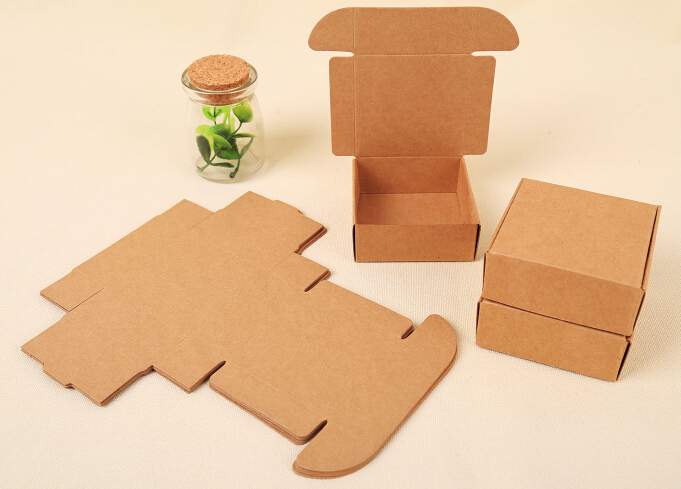 Как осуществляется кройка и вырезка картонных коробок?