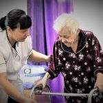 Какие условия предлагают реабилитационные центры для пожилых людей